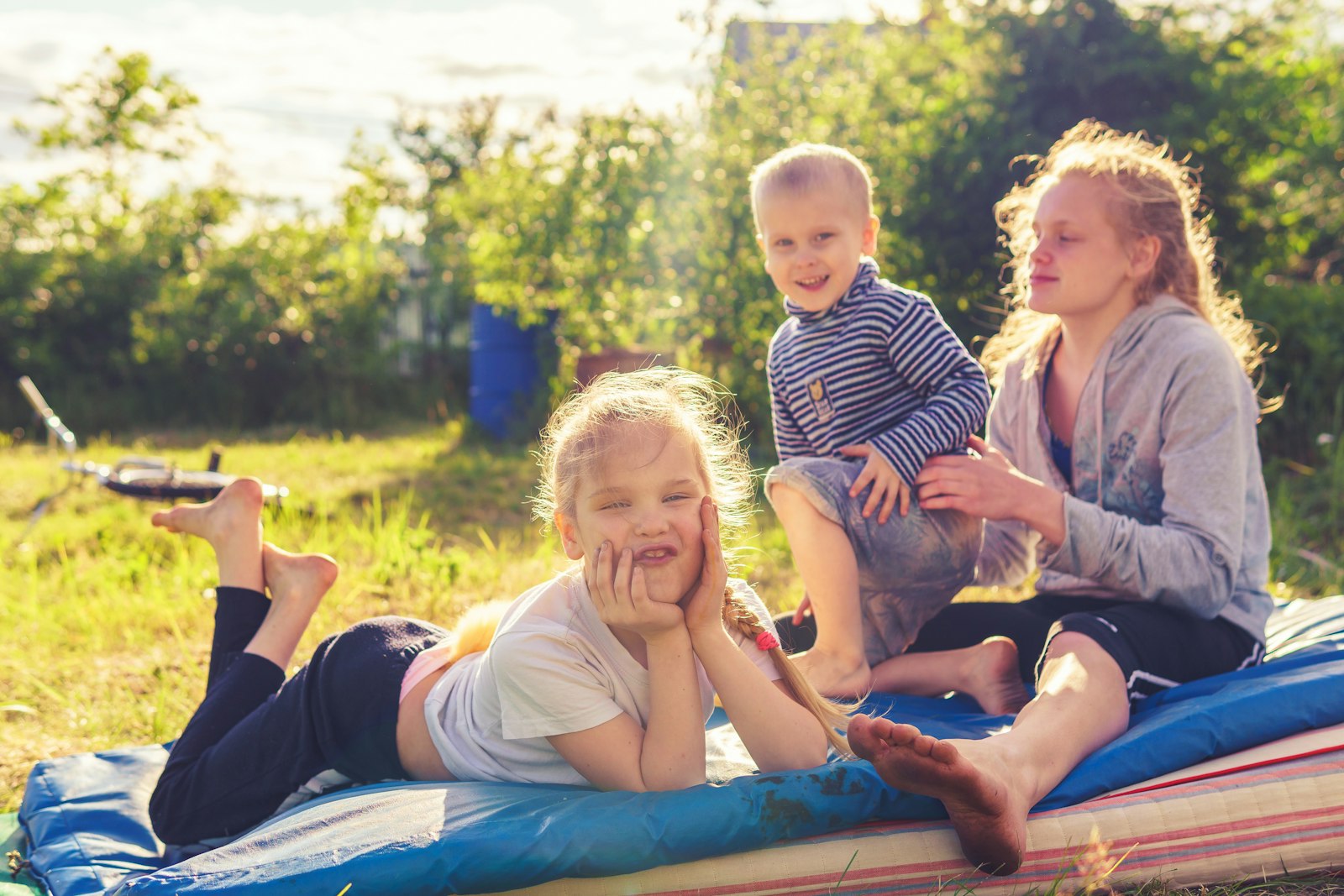 kids doing screen-free activities