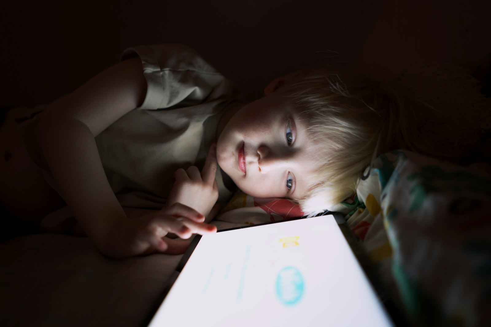 Screen time before bed sleep